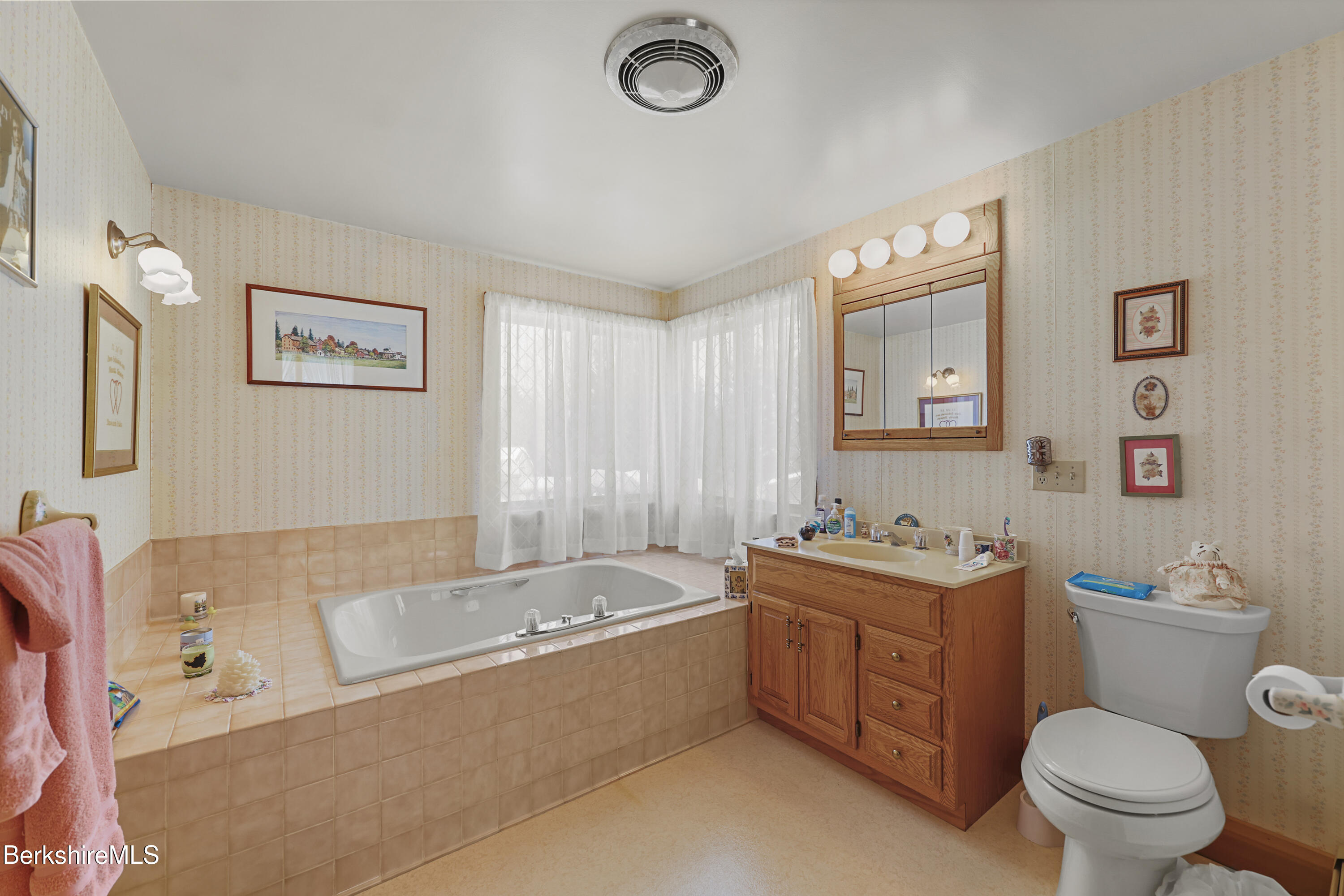 138 Hillsdale Road Egremont, MA 01230 - Photo 14 of 29 Full Bath /soaking tub