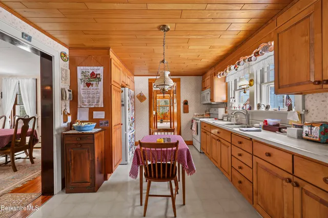 $850,000 | 138 Hillsdale Road, Egremont, MA 01230