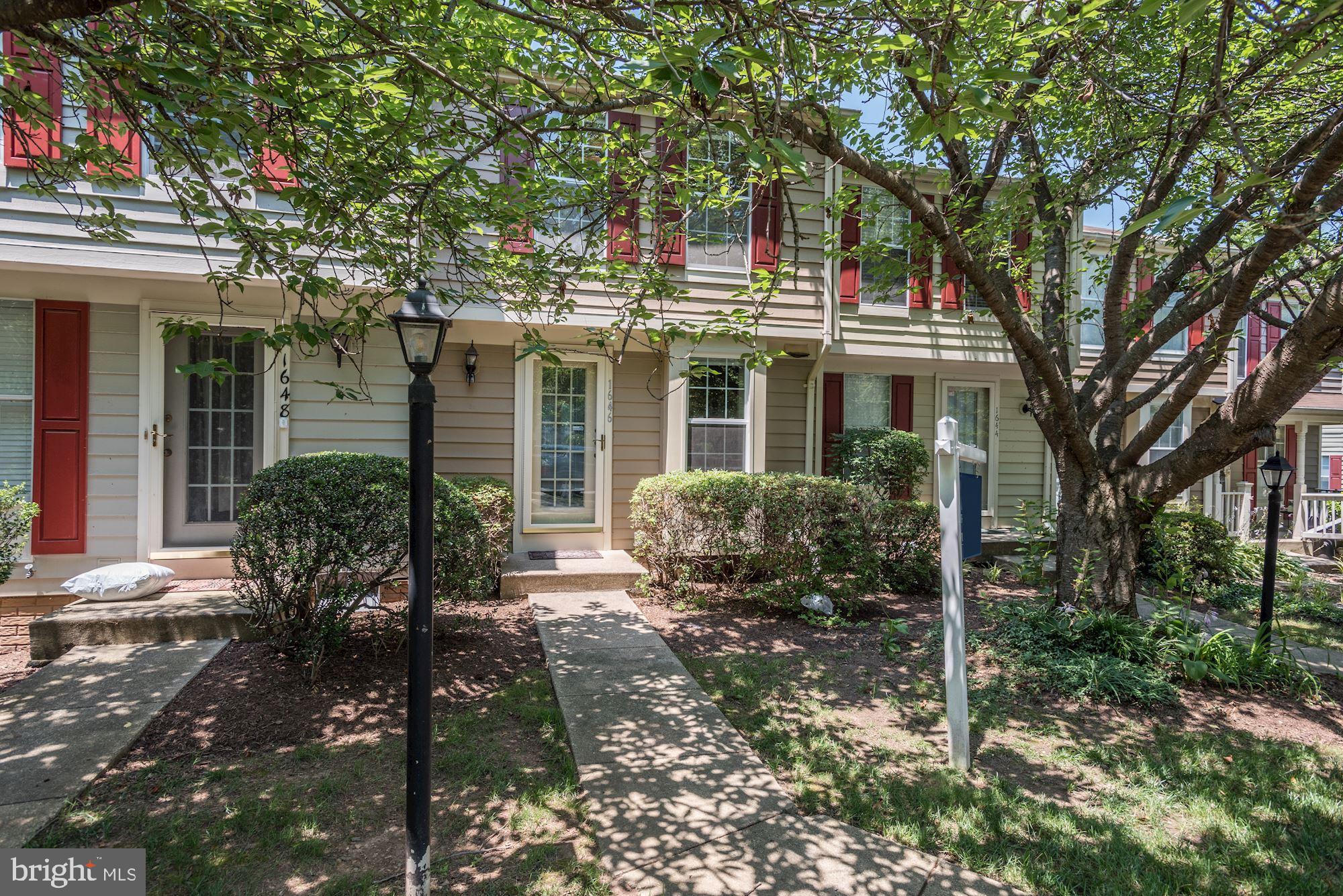 1646 Fieldthorn Drive Reston, VA 20194 - Photo 2 of 44