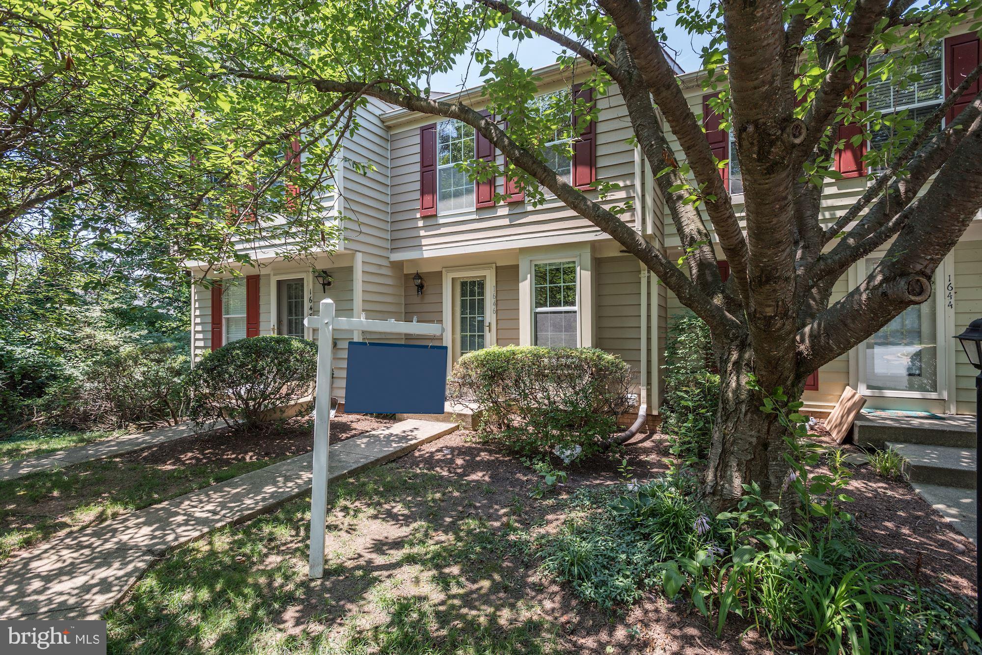 1646 Fieldthorn Drive Reston, VA 20194 - Photo 3 of 44