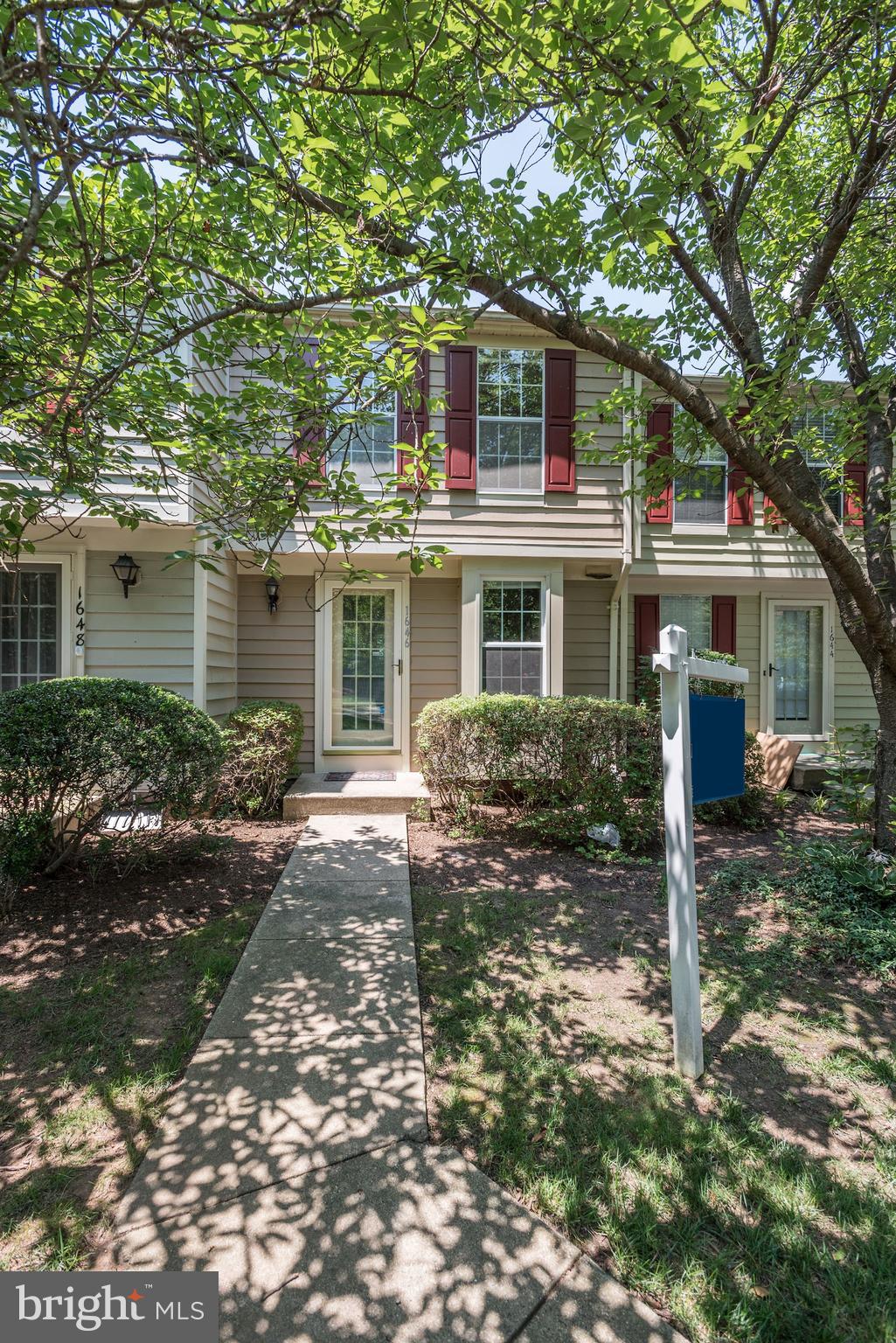 1646 Fieldthorn Drive Reston, VA 20194 - Photo 4 of 44