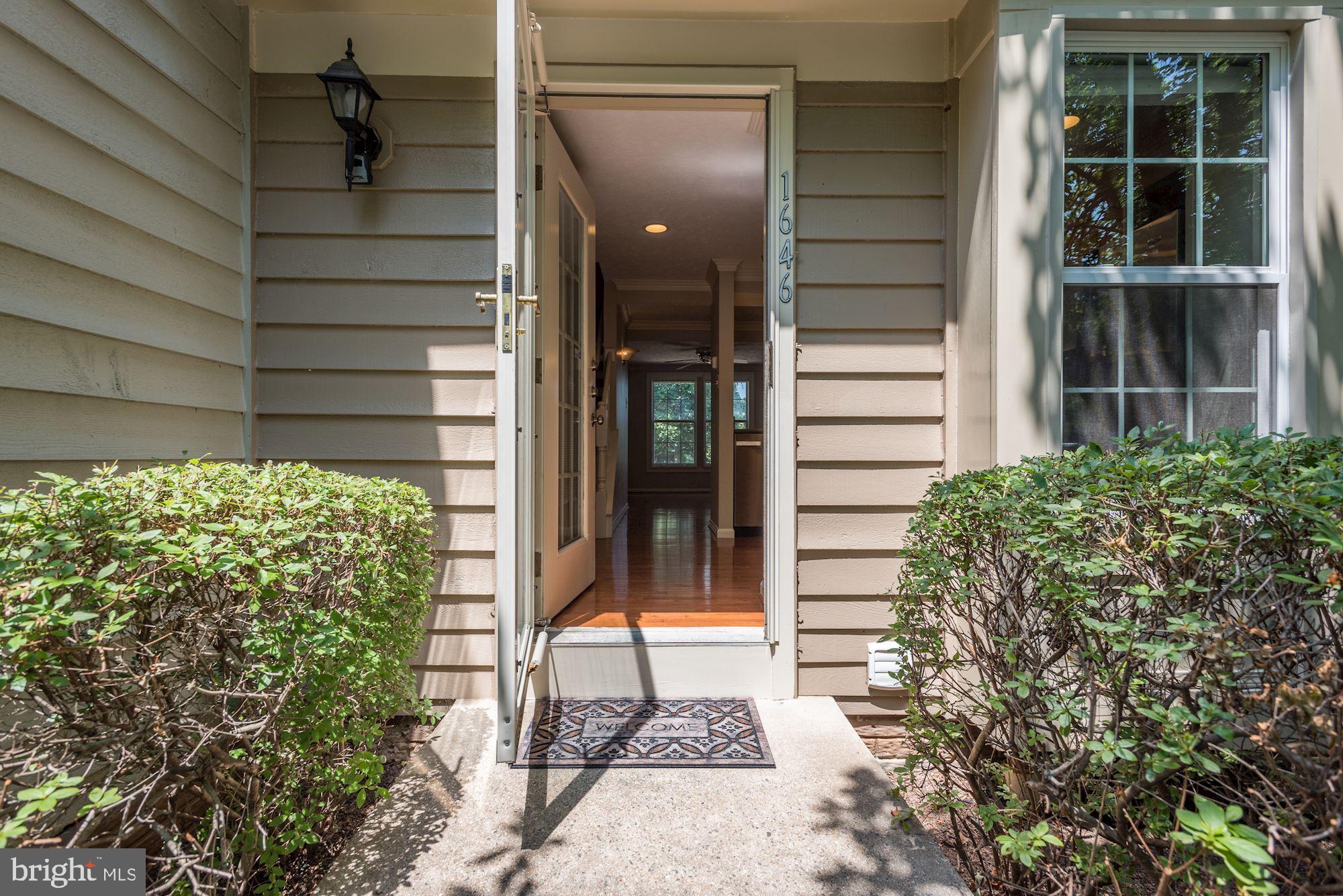 1646 Fieldthorn Drive Reston, VA 20194 - Photo 5 of 44