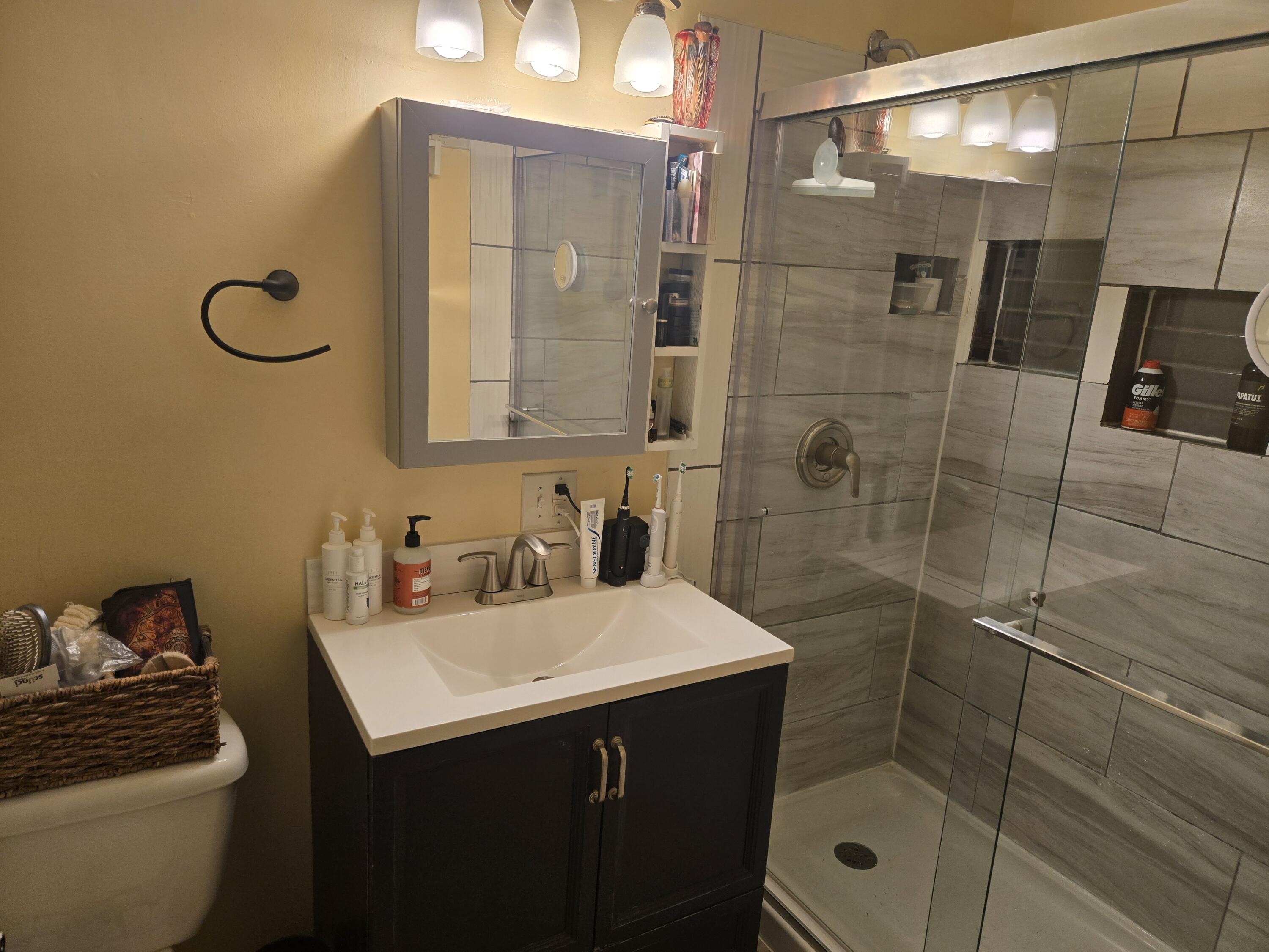 16 Kyle Street Brunswick, ME 04011 - Photo 26 of 35 En Suite