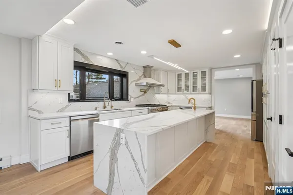 $2,490,000 | 292 Magnolia Avenue, Cresskill, NJ 07626