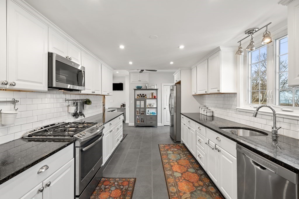 54 Reed Avenue Weymouth, MA 02190 - Photo 7 of 39 Gallery Image 7