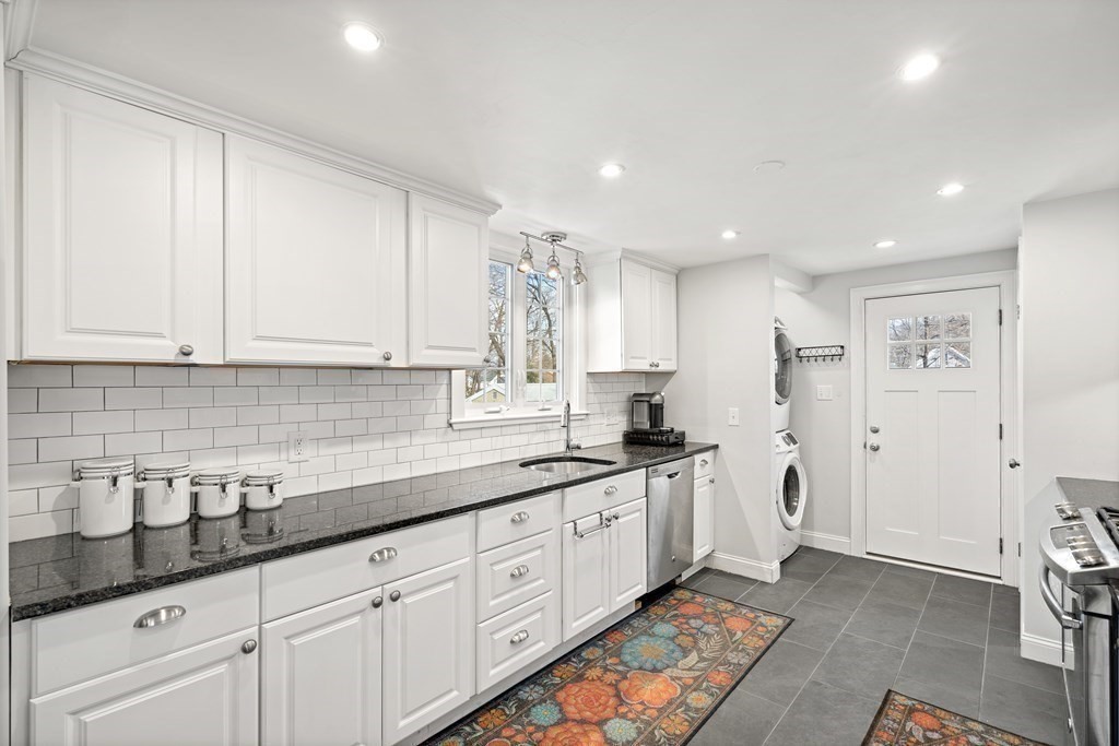 54 Reed Avenue Weymouth, MA 02190 - Photo 10 of 39 Gallery Image 10