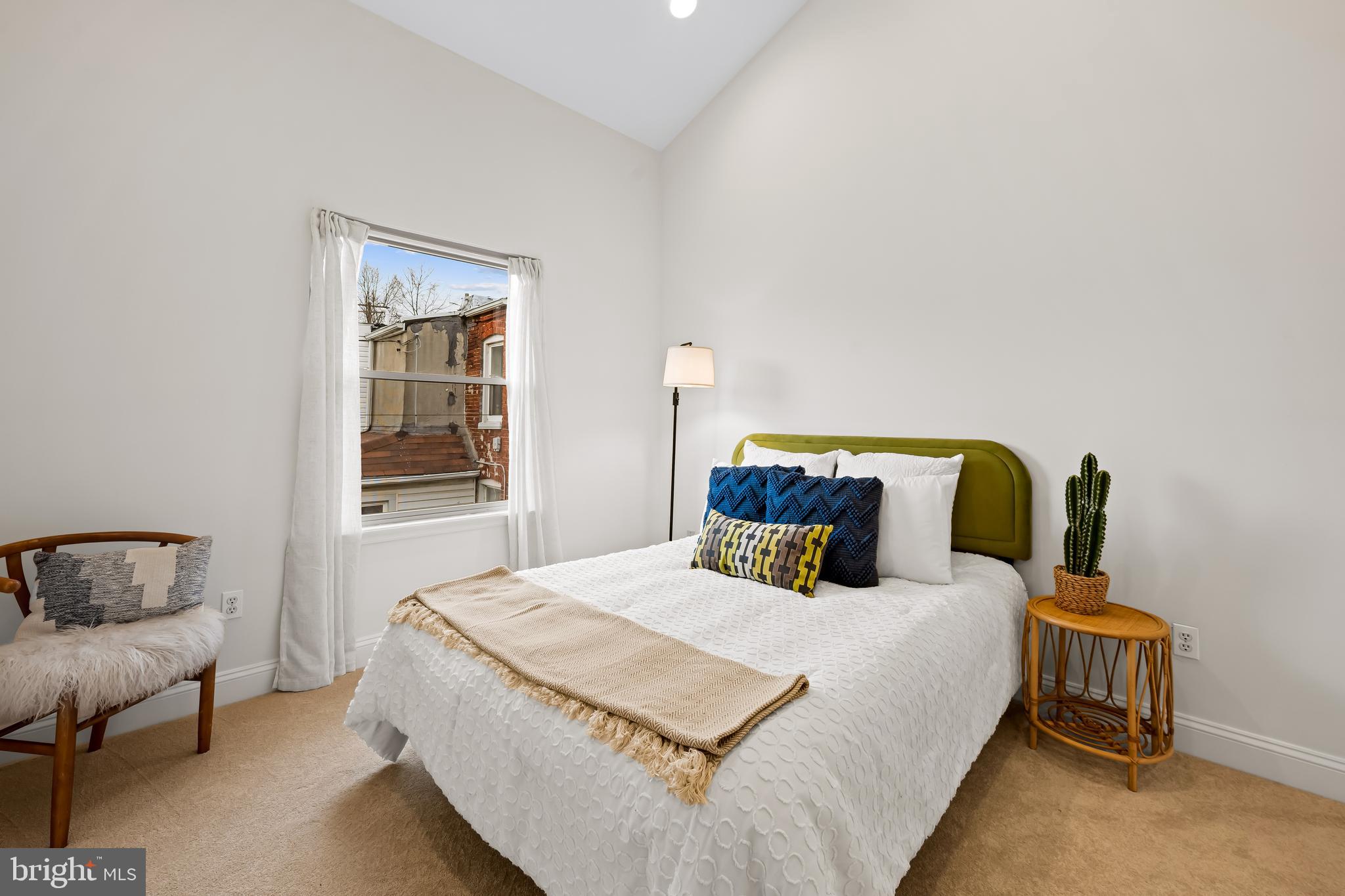 318 West 28th Street Baltimore, MD 21211 - Photo 15 of 34 Rear bedroom with vaulted ceilings