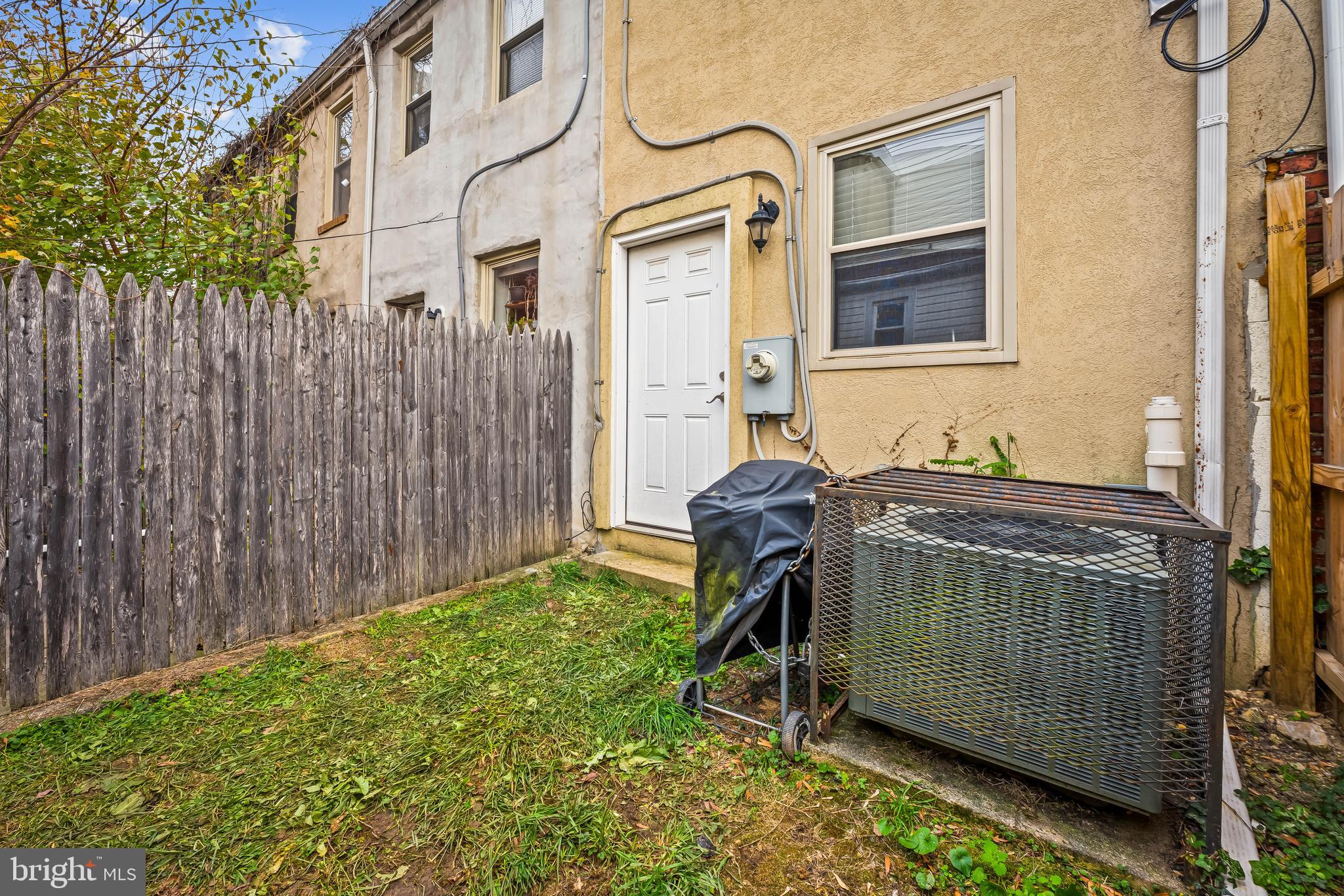 318 West 28th Street Baltimore, MD 21211 - Photo 29 of 34 Fully fenced rear yard
