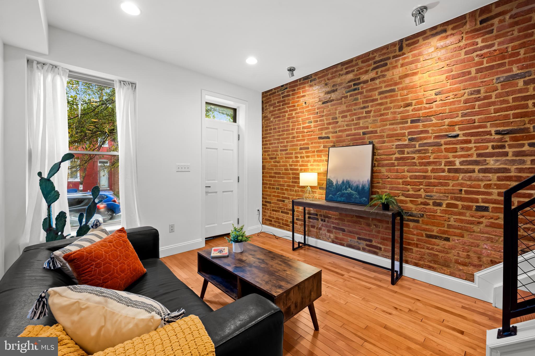 318 West 28th Street Baltimore, MD 21211 - Photo 3 of 34 livingroom