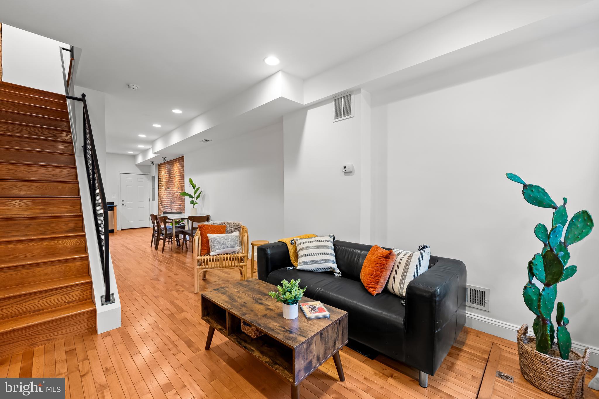 318 West 28th Street Baltimore, MD 21211 - Photo 5 of 34 livingroom