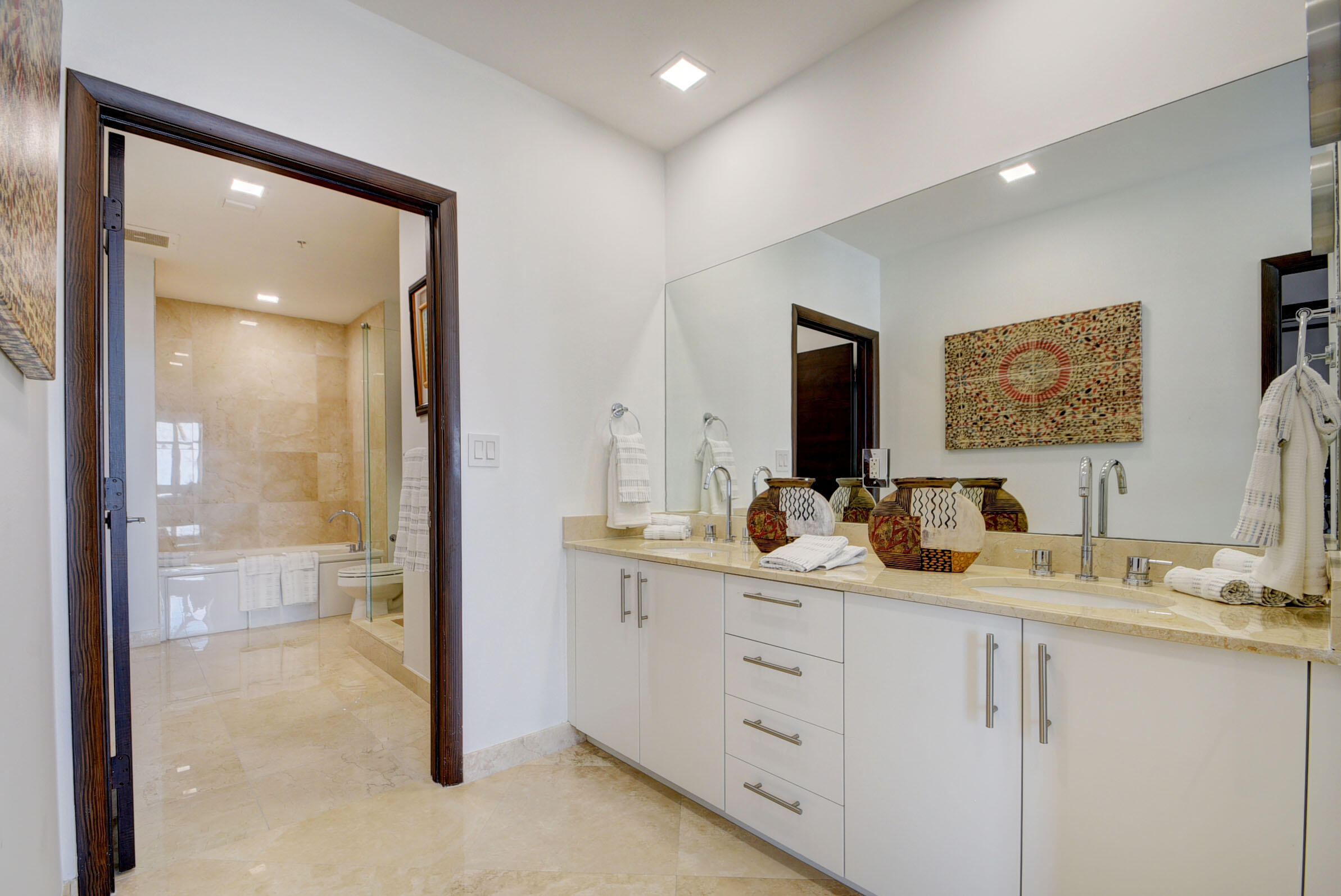 550 Okeechobee Boulevard, Unit LPH10 West Palm Beach, FL 33401 - Photo 19 of 56 18_apartment (18)