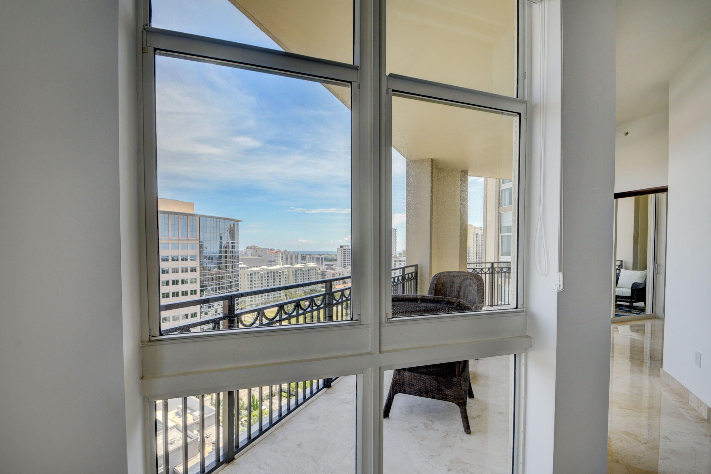 550 Okeechobee Boulevard, Unit LPH10 West Palm Beach, FL 33401 - Photo 22 of 56 21_apartment (21)