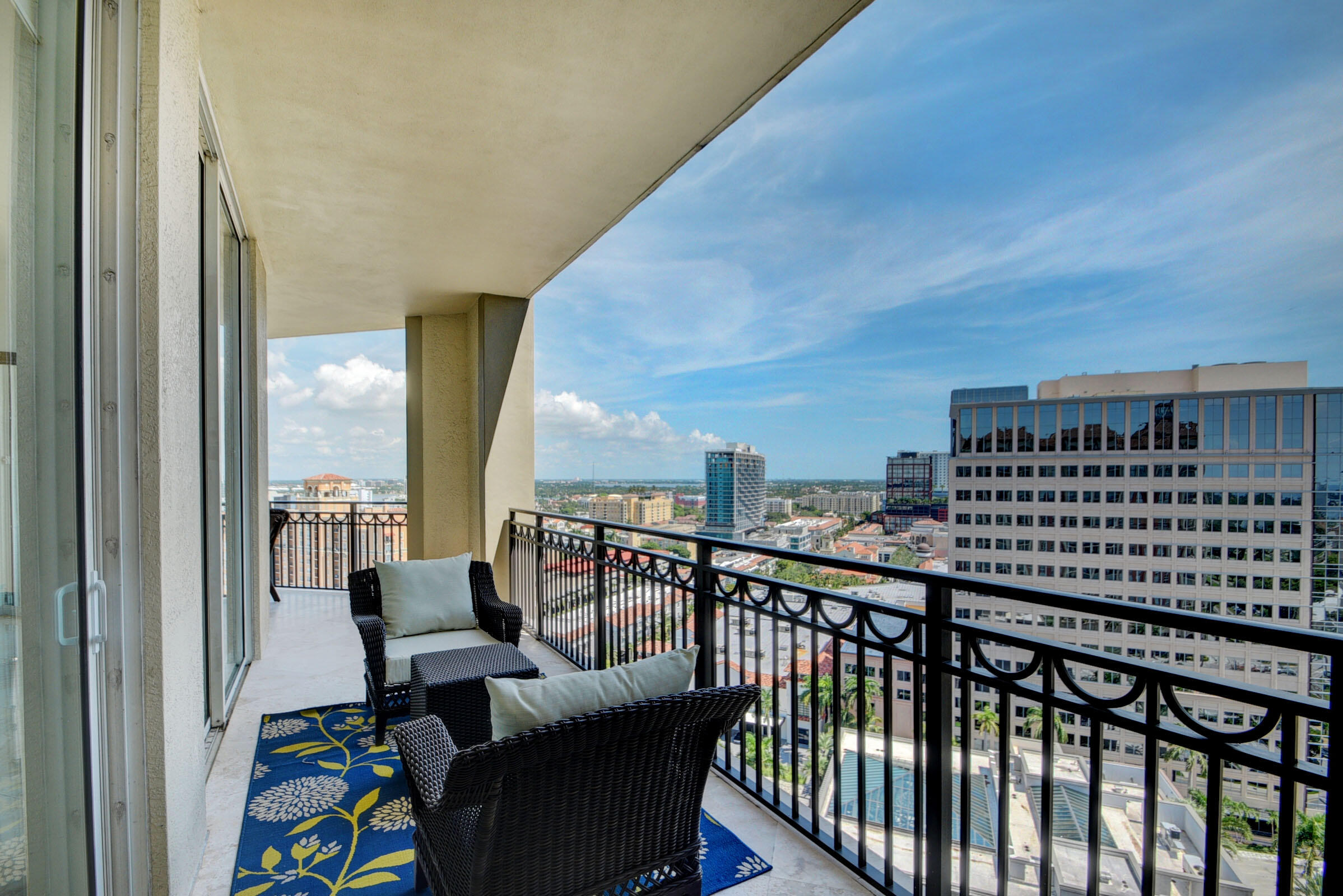 550 Okeechobee Boulevard, Unit LPH10 West Palm Beach, FL 33401 - Photo 23 of 56 22_apartment (22)