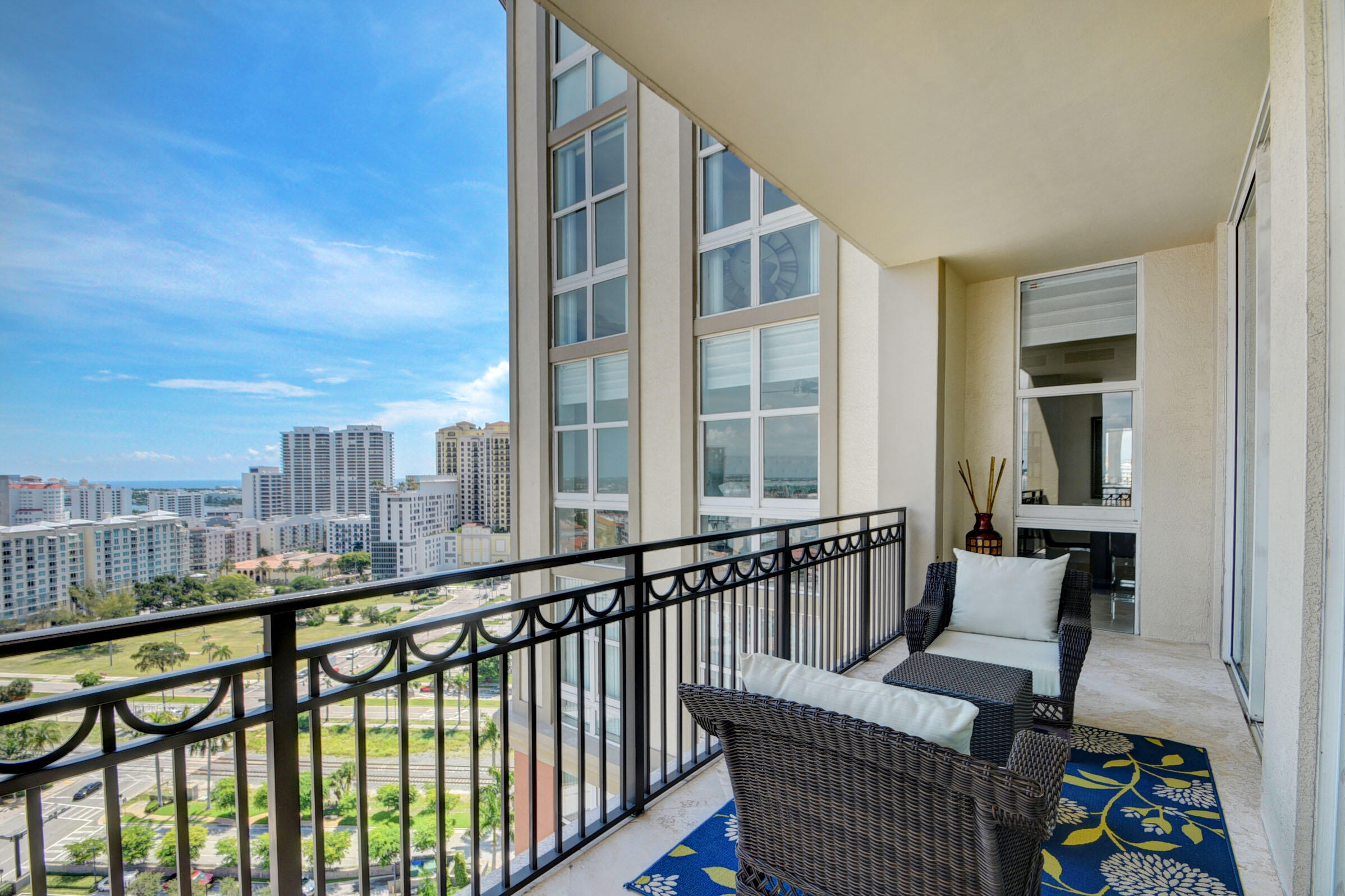 550 Okeechobee Boulevard, Unit LPH10 West Palm Beach, FL 33401 - Photo 25 of 56 24_apartment (24)