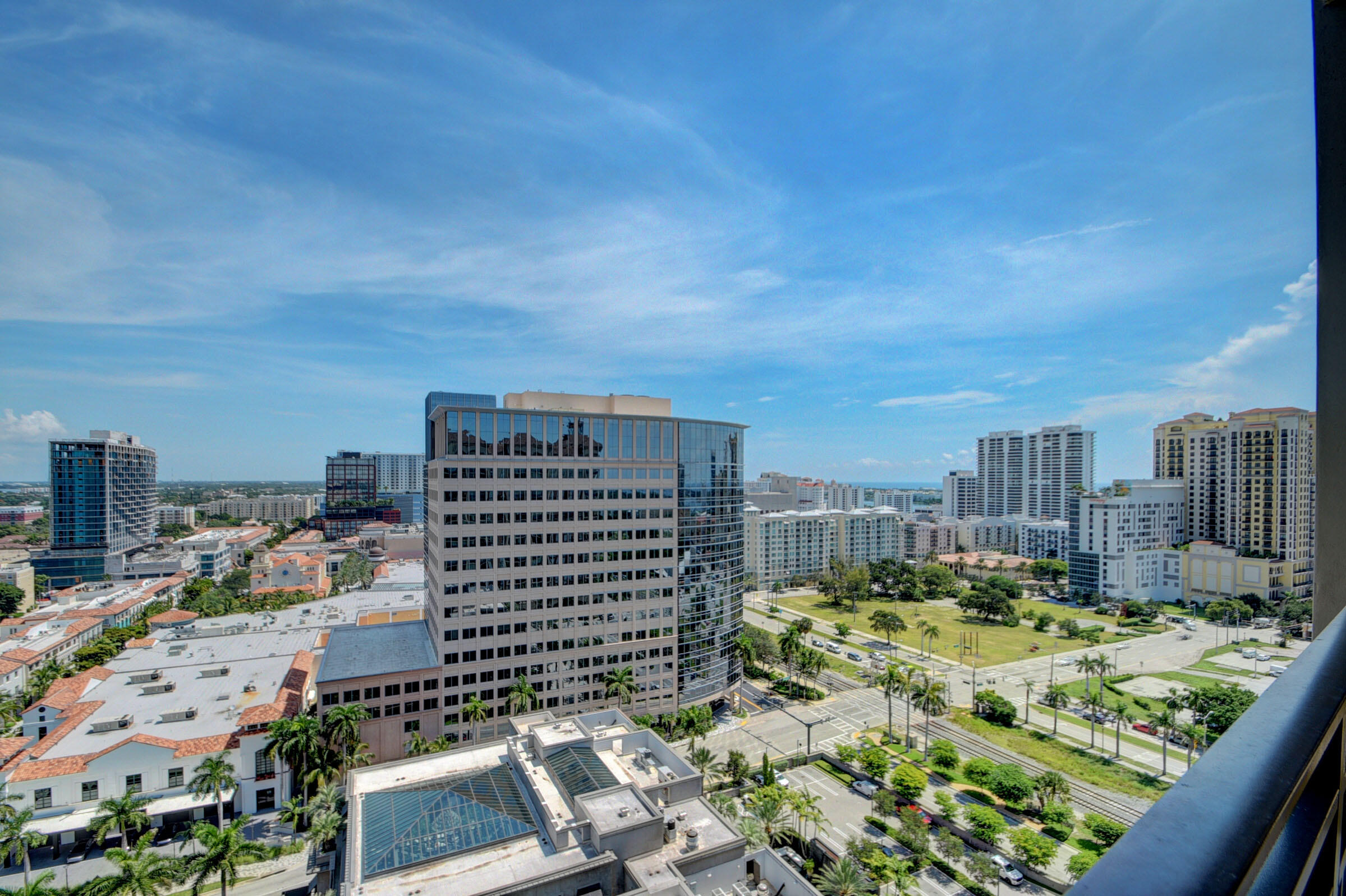 550 Okeechobee Boulevard, Unit LPH10 West Palm Beach, FL 33401 - Photo 28 of 56 27_apartment (27)