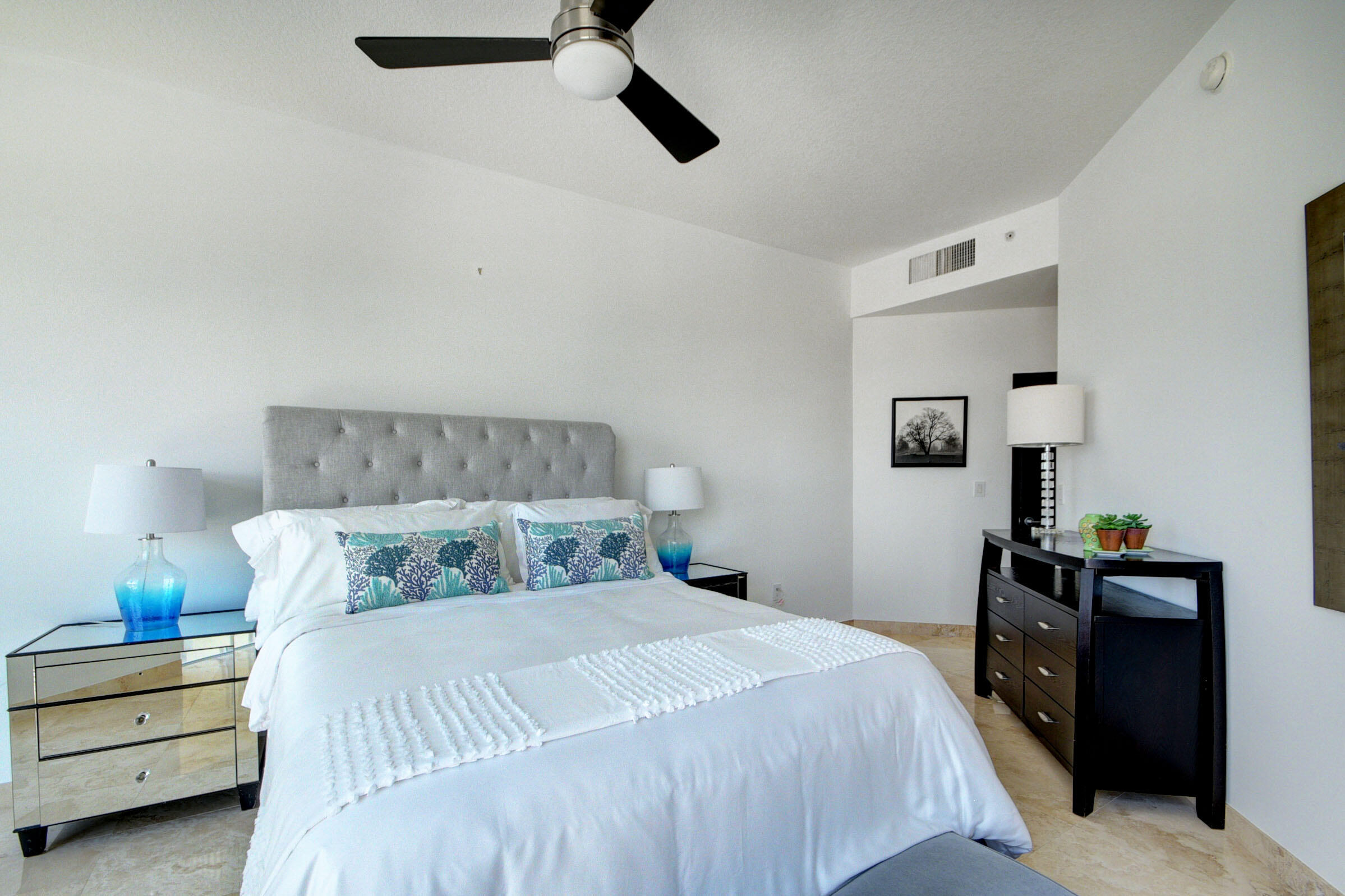 550 Okeechobee Boulevard, Unit LPH10 West Palm Beach, FL 33401 - Photo 31 of 56 30_apartment (30)