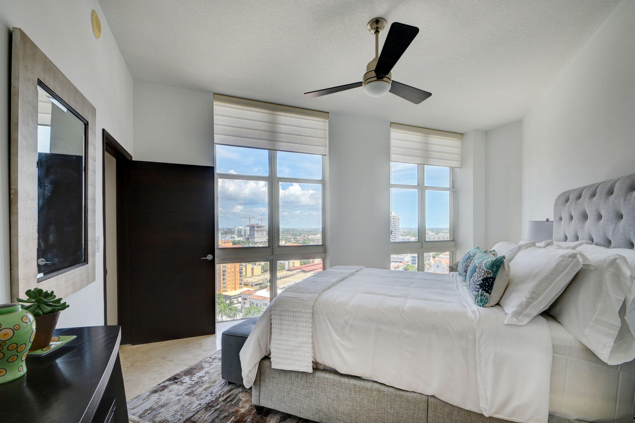 550 Okeechobee Boulevard, Unit LPH10 West Palm Beach, FL 33401 - Photo 32 of 56 31_apartment (31)