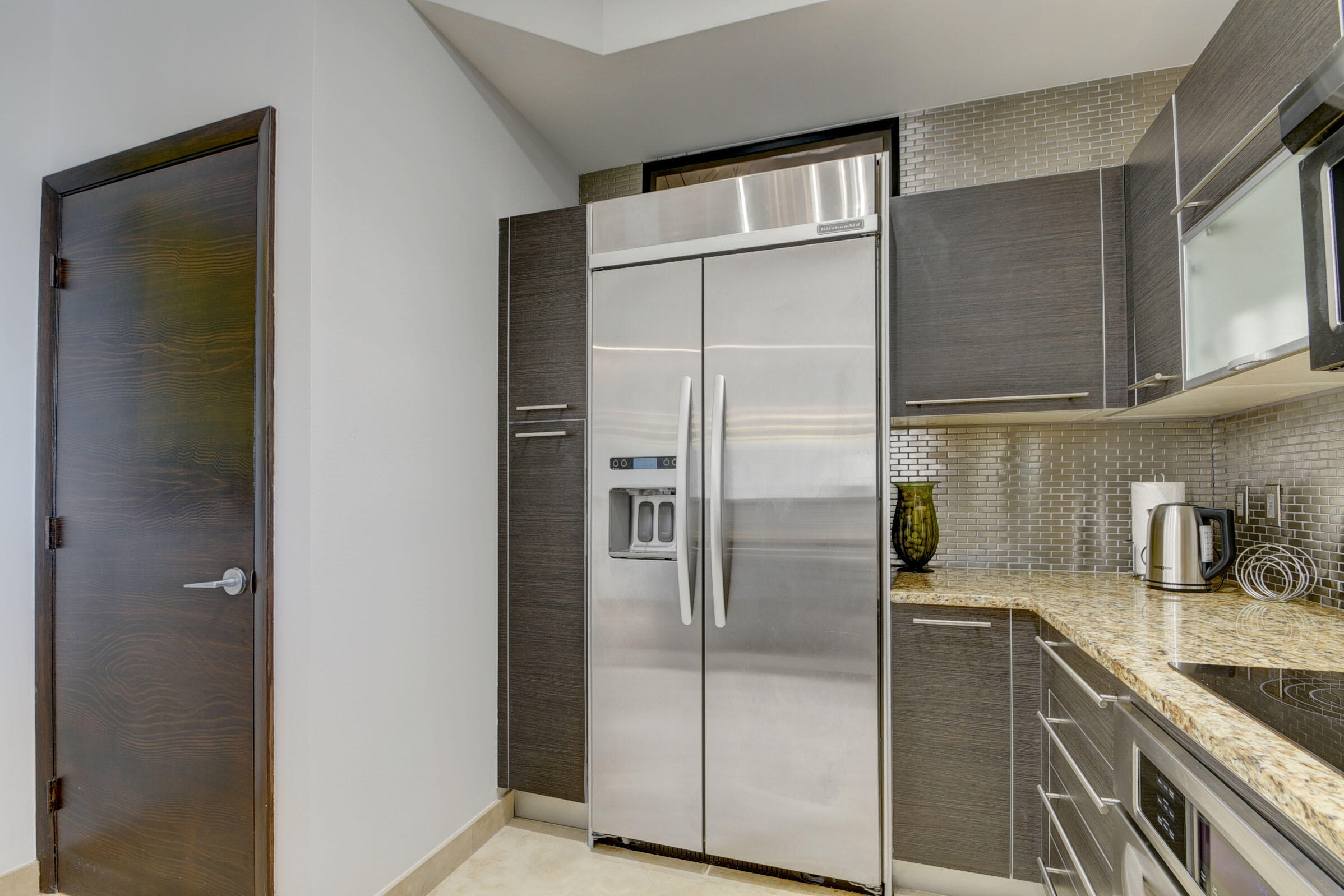 550 Okeechobee Boulevard, Unit LPH10 West Palm Beach, FL 33401 - Photo 9 of 56 08_apartment (8)