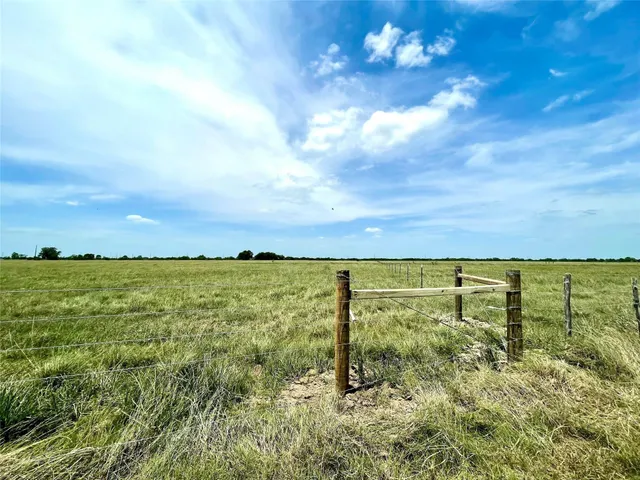 $500,000 | 11353 FM 1994 Road, Guy, TX 77444