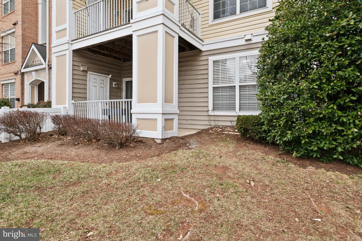 20903 Cedarpost Square, Unit 101 Ashburn, VA 20147 - Photo 23 of 26 a front view of a house with garden