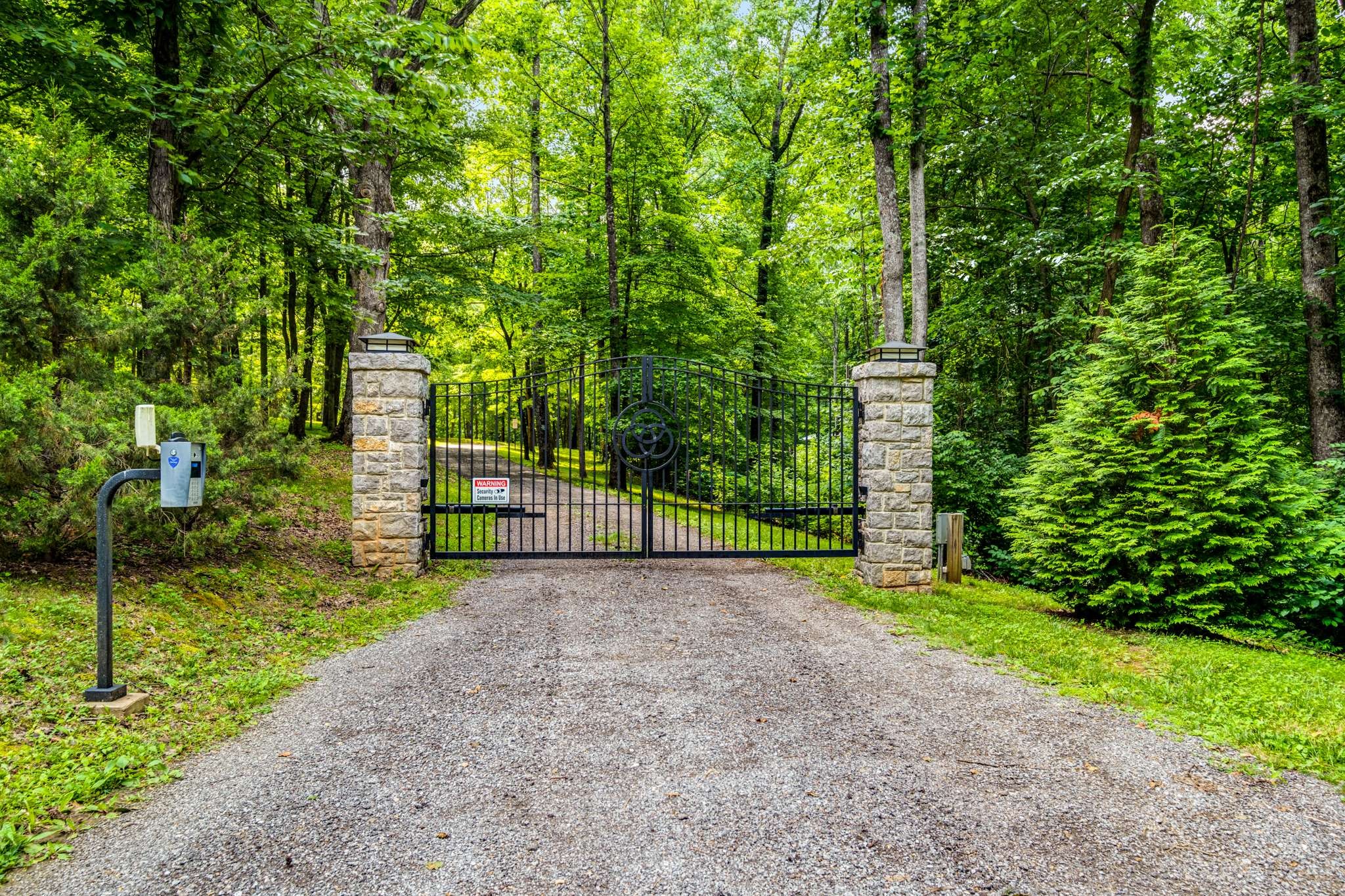 8454 Lewis Road Nashville, TN 37221 - Photo 2 of 32