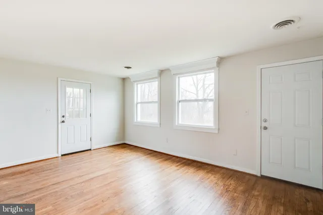 $2,600 | 4289 Lunceford Lane, Marshall, VA 20115