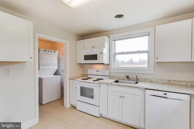 $2,600 | 4289 Lunceford Lane, Marshall, VA 20115