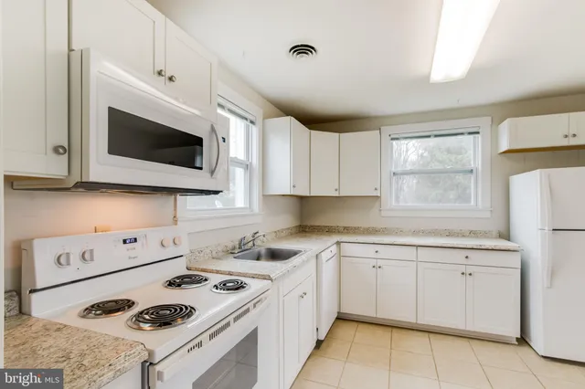 $2,600 | 4289 Lunceford Lane, Marshall, VA 20115