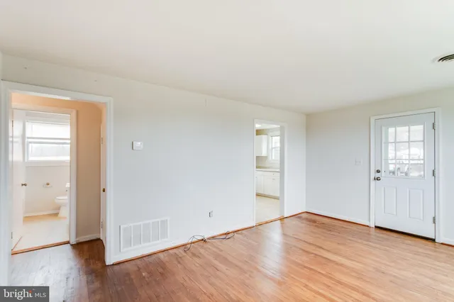 $2,600 | 4289 Lunceford Lane, Marshall, VA 20115