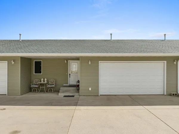 $259,900 | 1503 16th Street Northwest, Unit B, Minot, ND 58703