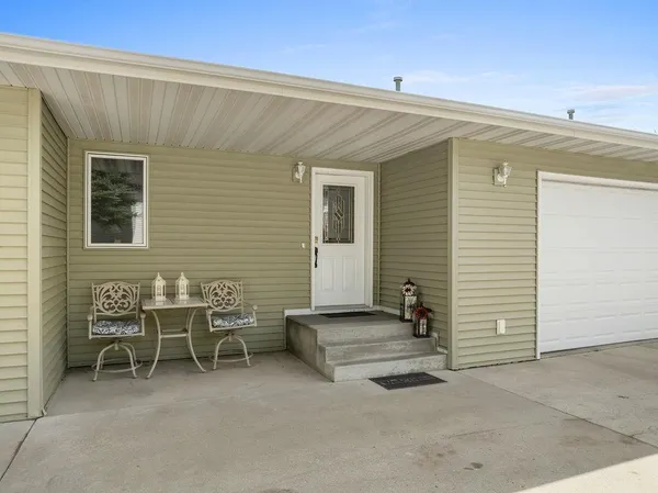 $259,900 | 1503 16th Street Northwest, Unit B, Minot, ND 58703