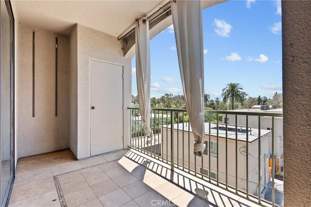 a view of entryway and hall