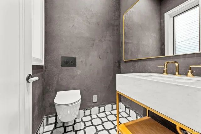 $3,850,000 | 176-12 Kildare Road | Jamaica Estates