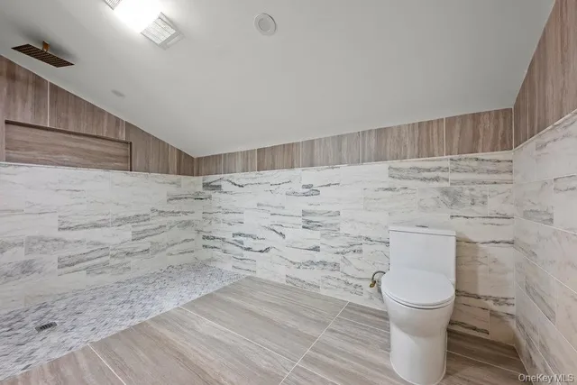 $3,850,000 | 176-12 Kildare Road | Jamaica Estates