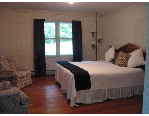 93 Lyman Barnes Road Brimfield, MA 01010 - Photo 8 of 16 Gallery Image 8
