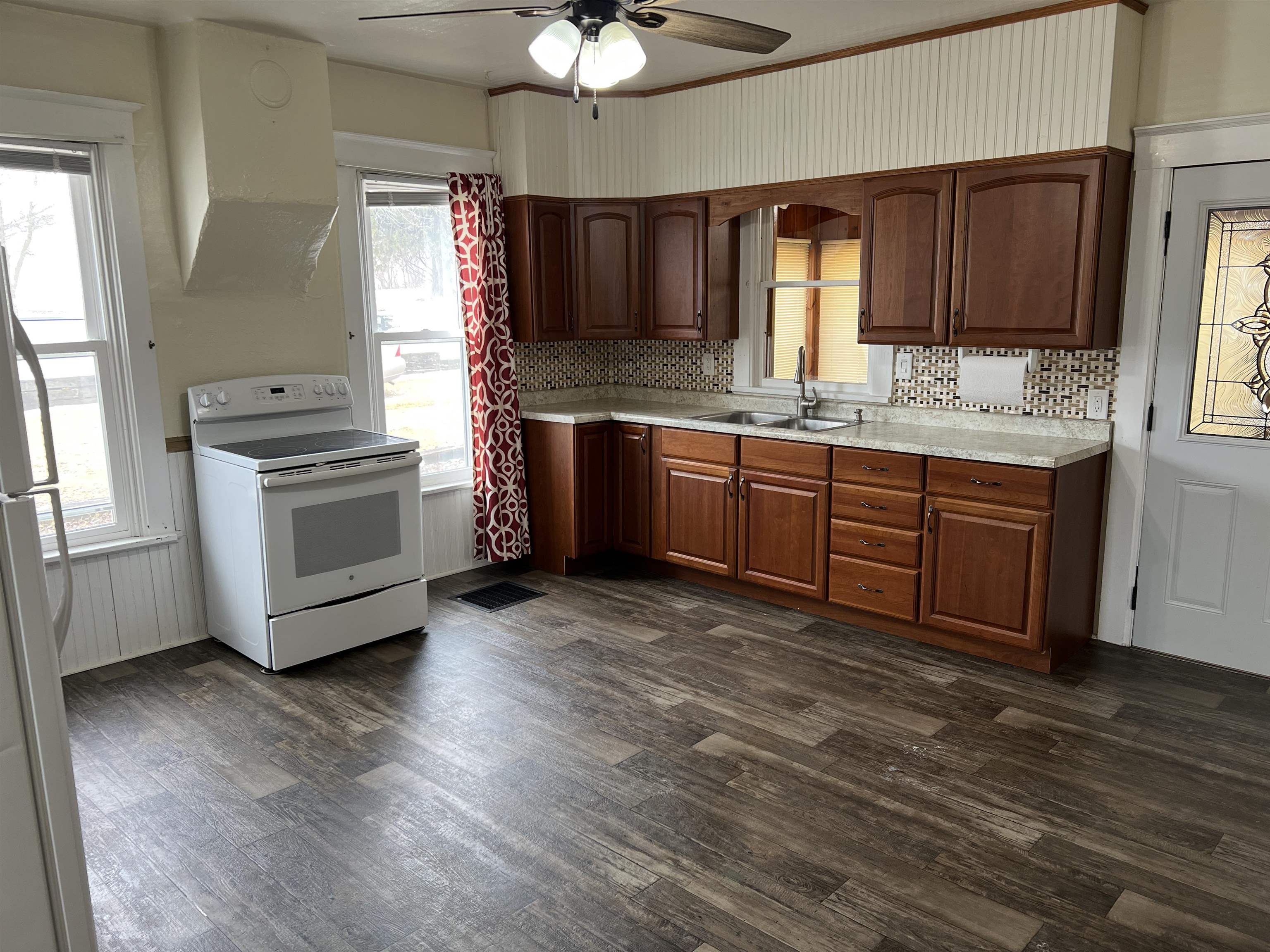 3452 South Pecatonica Road Pecatonica, IL 61063 - Photo 5 of 11 Gallery Image 5