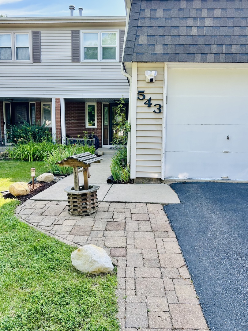543 Norman Road, Unit 543 Bolingbrook, IL 60440 - Photo 3 of 27