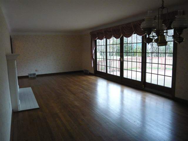 742 North Renaud Road Grosse Pointe, MI 48236 - Photo 4 of 26 31036265-3.JPG