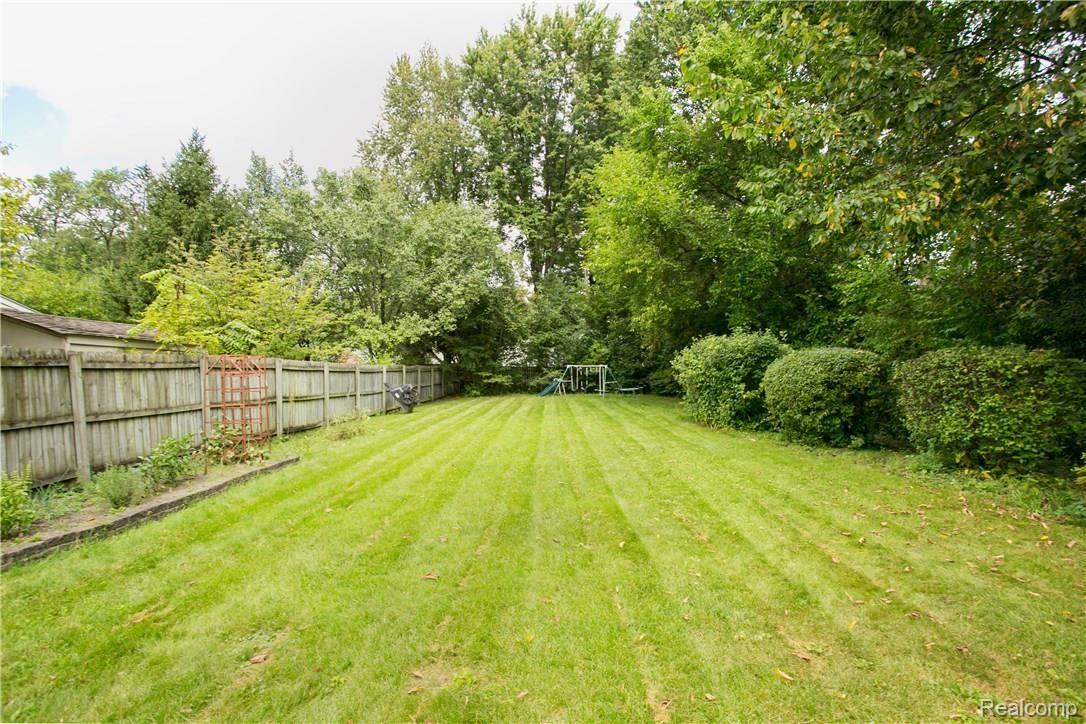 227 Woodside Road Royal Oak, MI 48073 - Photo 34 of 43 Woodside-34.jpg
