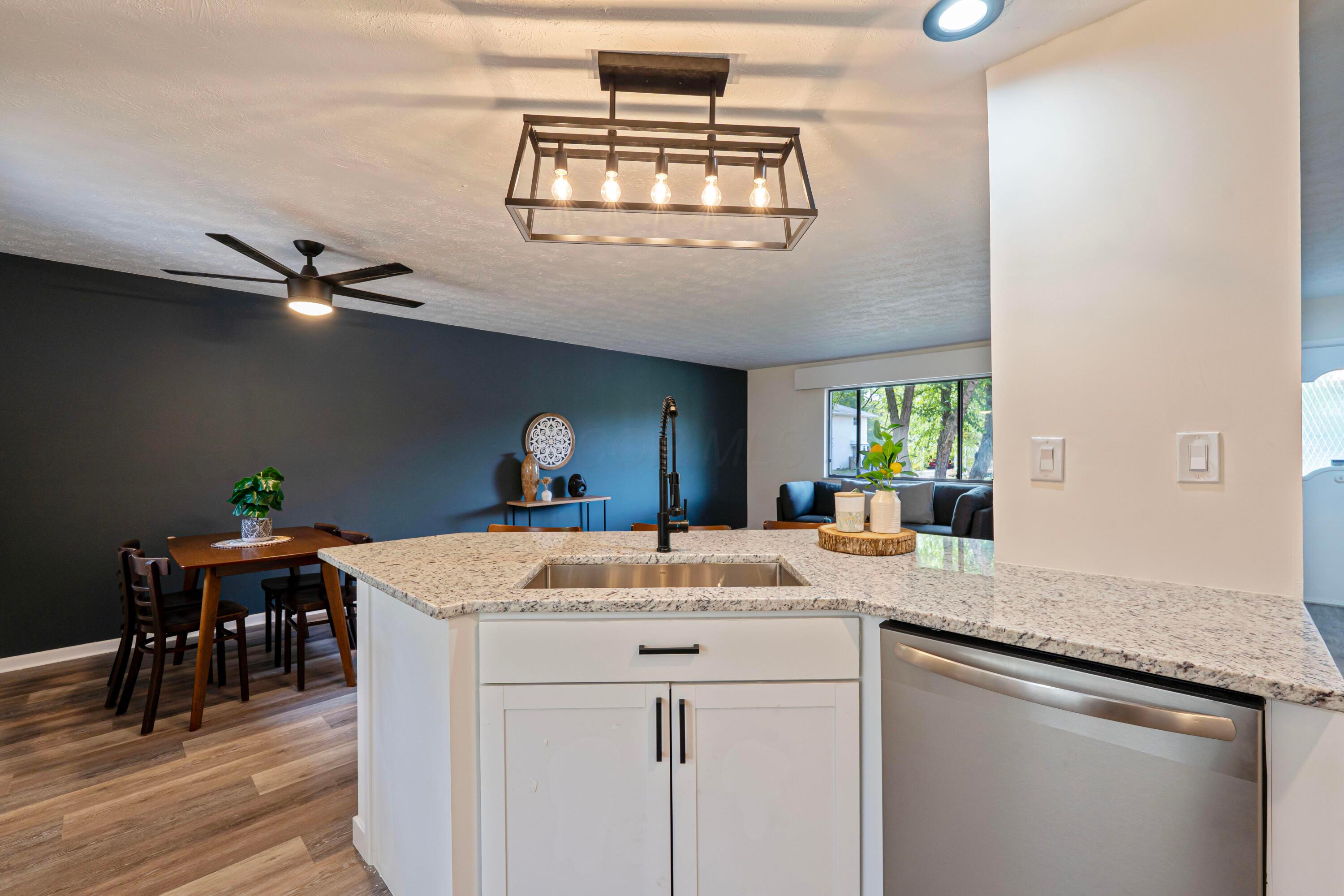 560 South Kellner Road Columbus, OH 43209 - Photo 13 of 32 Kitchen4