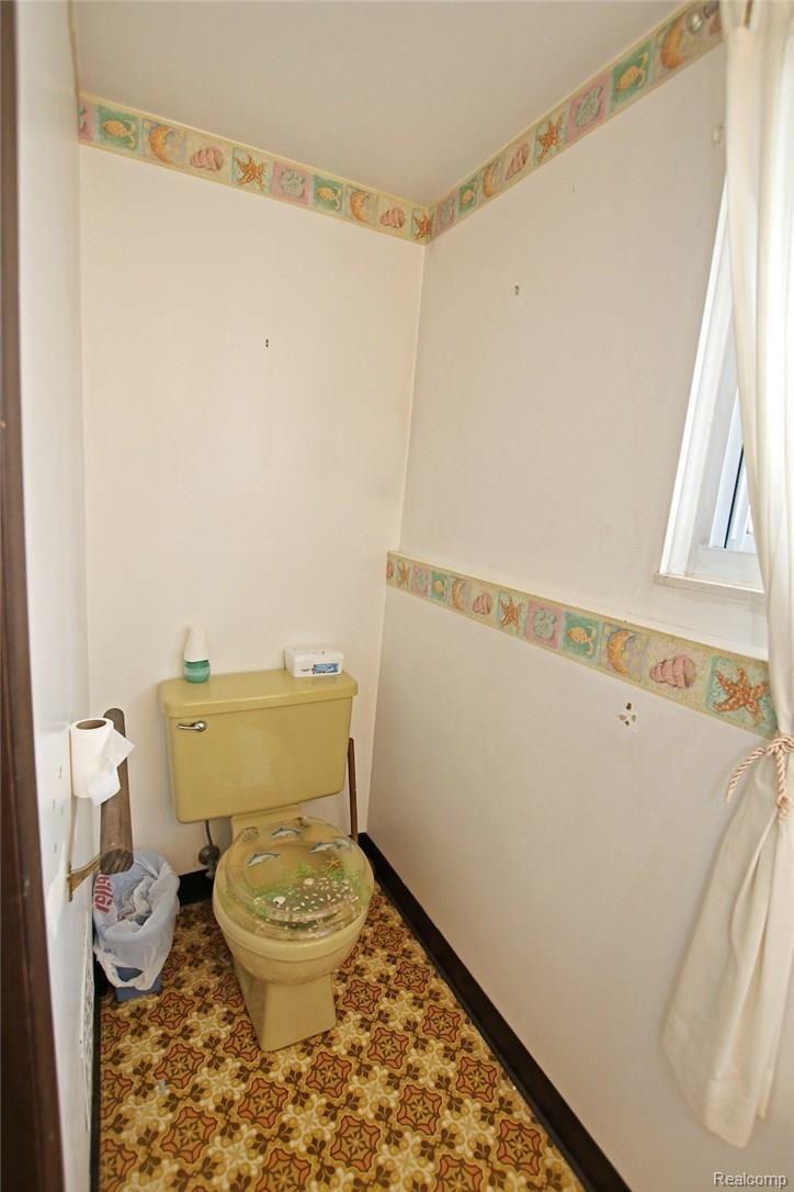 2418 Academy Road Holly, MI 48442 - Photo 28 of 37 28) Family Room Bath.jpg