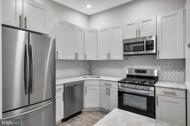 $2,400 | 98 Chambord Court, Trenton, NJ 08619