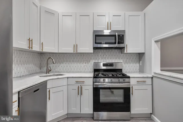 $2,400 | 98 Chambord Court, Trenton, NJ 08619