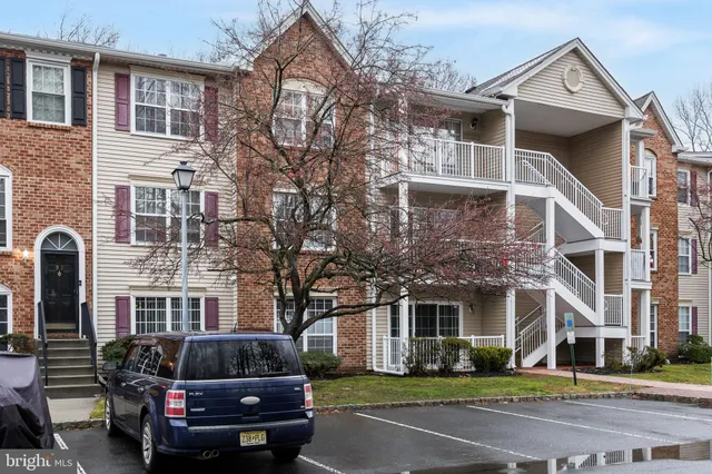 $2,400 | 98 Chambord Court, Trenton, NJ 08619
