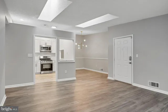 $2,400 | 98 Chambord Court, Trenton, NJ 08619