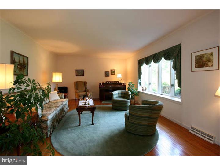 888 Heritage Road Moorestown, NJ 08057 - Photo 3 of 11 Living Room