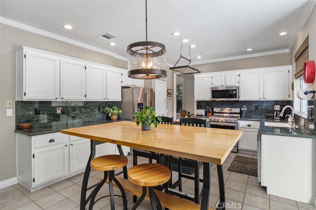 7038 Harvest Lane Riverside, CA 92506 - Photo 18 of 56