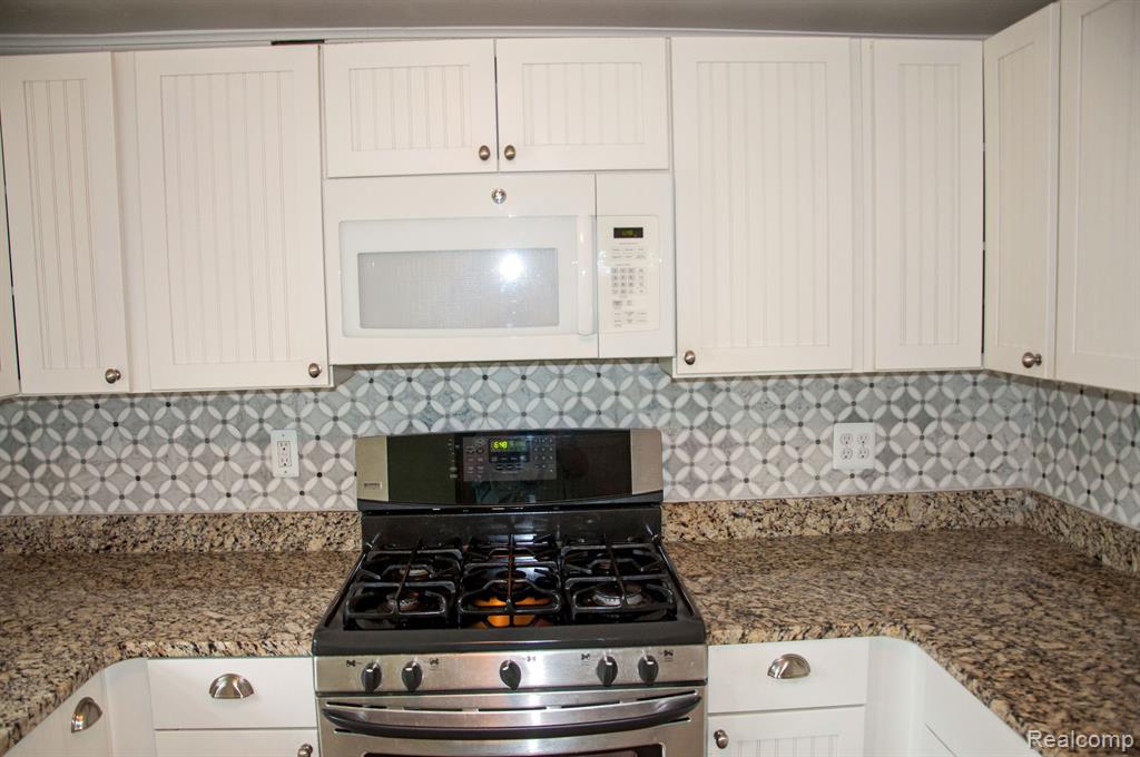 1235 Harding Avenue Rochester Hills, MI 48307 - Photo 12 of 81