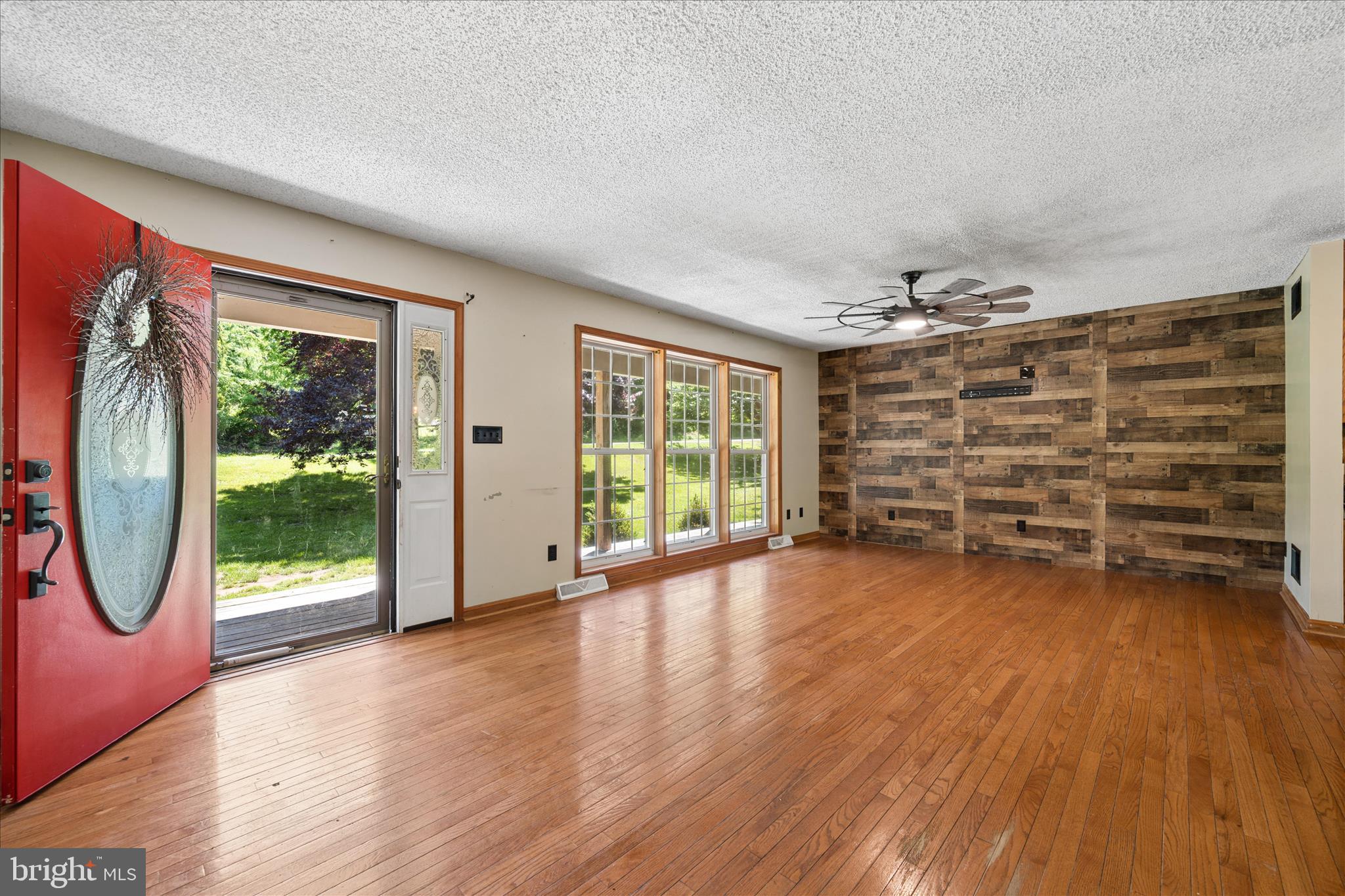 8354 Mountain Laurel Road Boonsboro, MD 21713 - Photo 4 of 91 Living Room
