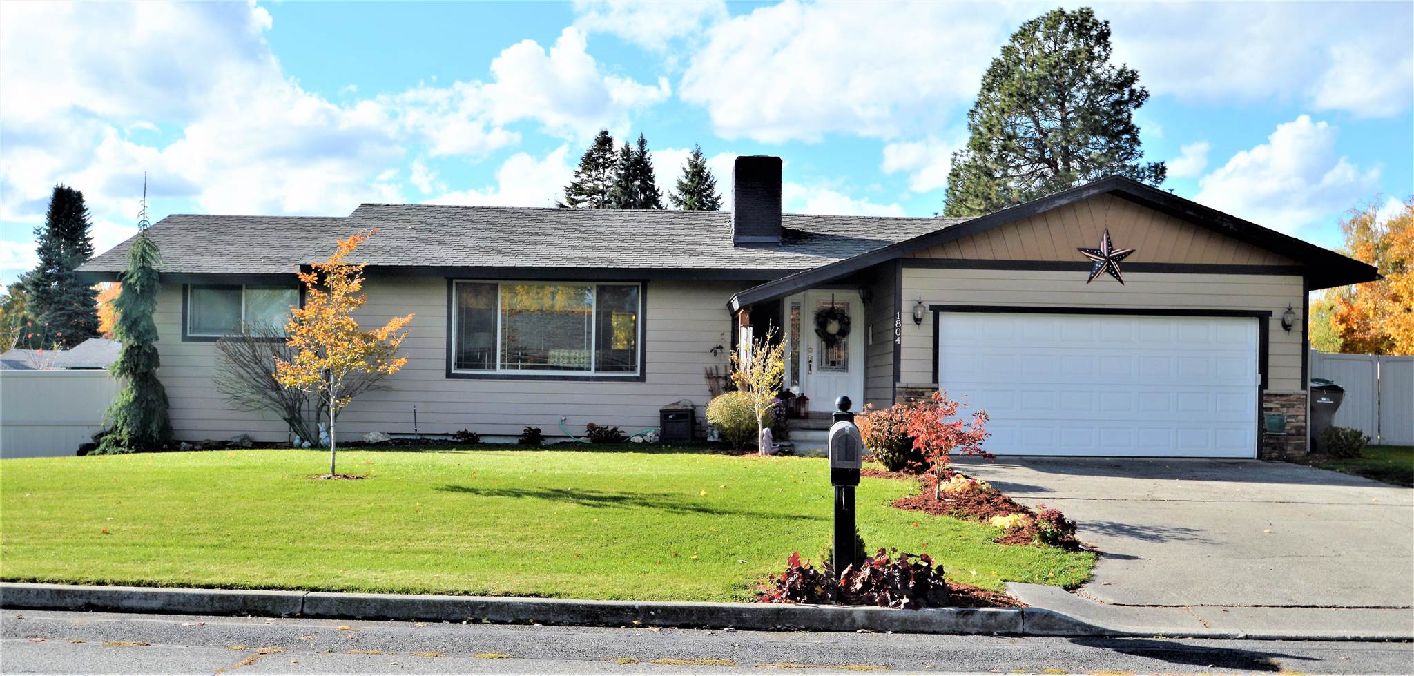 1804 South Davis Road Spokane Valley, WA 99216 - Photo 1 of 38